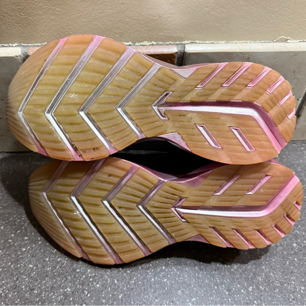 Brooks Women's Black and Pink Running Shoes size 7 - Picture 8 of 8